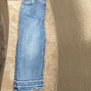 Chicos's Pull on capri jean